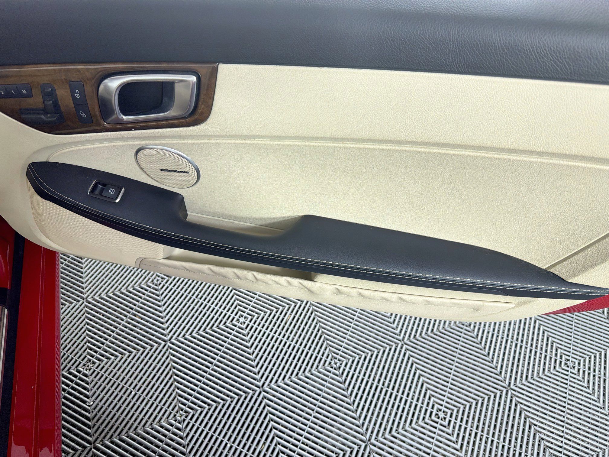Used 2014 Mercedes-Benz SLK 250 image 25