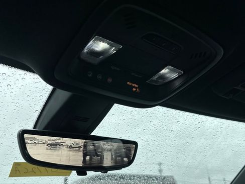 Used 2023 Chevrolet Traverse Premier image 26