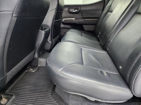 Used 2019 Toyota Tacoma Limited image 35