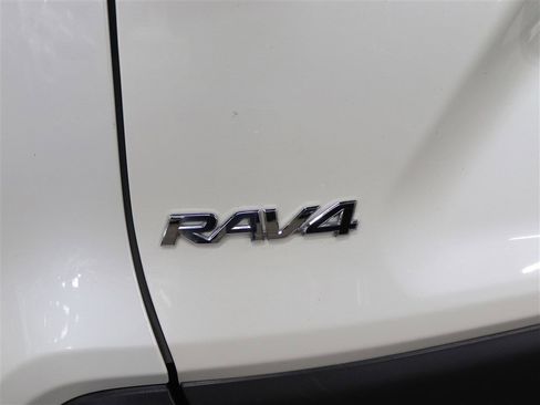 Used 2022 Toyota RAV4 Limited image 7
