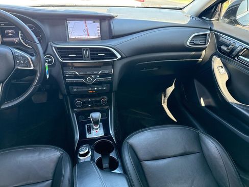 Used 2017 INFINITI QX30 Premium w/ Navigation Package image 35