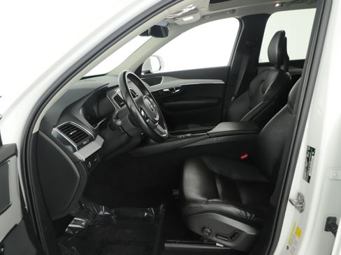 Used 2022 Volvo XC90 T5 Momentum w/ Climate Package image 10