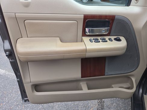 Used 2005 Ford F150 XLT image 11