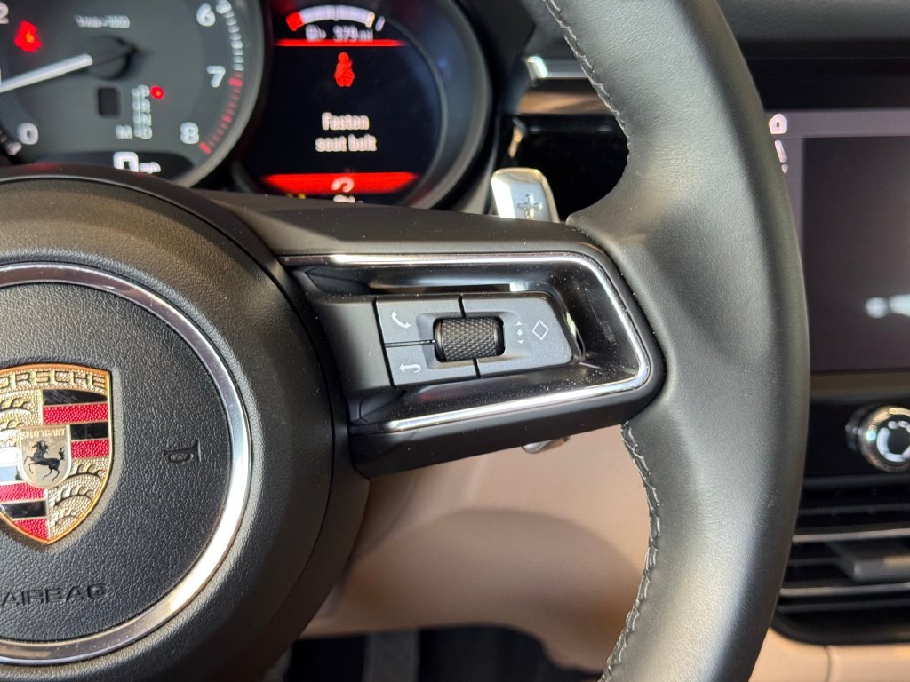 Certified 2026 Porsche Macan AWD/4WD image 19