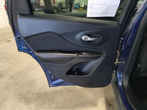 Used 2014 Jeep Cherokee Latitude w/ Comfort/Convenience Group AWD/4WD image 22