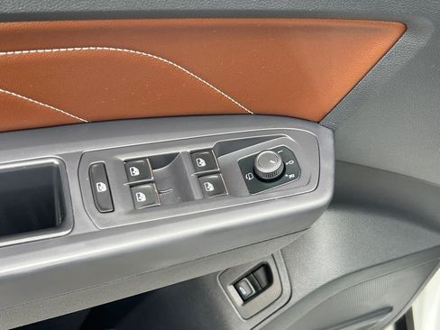 Used 2021 Volkswagen Atlas SEL Premium image 19