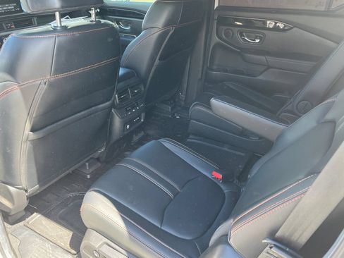 Used 2025 Honda Pilot TrailSport image 6