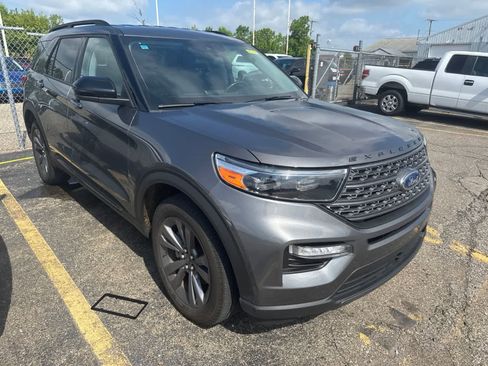Used 2023 Ford Explorer XLT w/ Equipment Group 202A AWD/4WD image 6