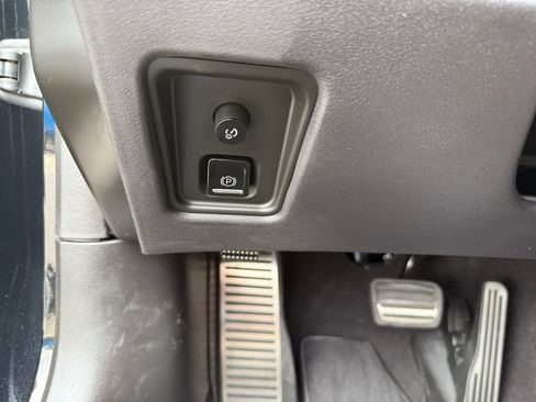 Used 2024 Chevrolet Corvette Stingray Coupe w/ 1LT image 21