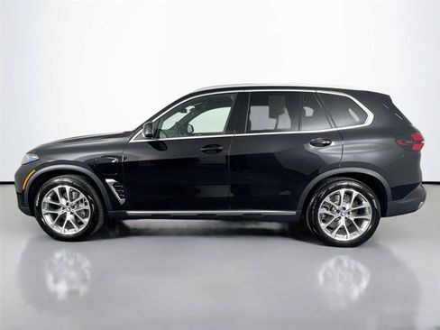 Used 2026 BMW X5 xDrive50e w/ Premium Package AWD/4WD image 3