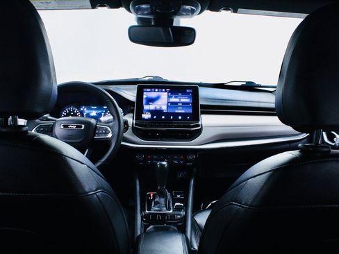 Used 2024 Jeep Compass Limited image 29