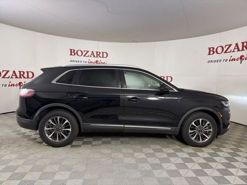 Used 2022 Lincoln Nautilus FWD w/ Premium Package image 9