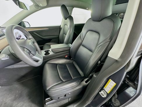 Used 2023 Tesla Model Y Long Range image 13