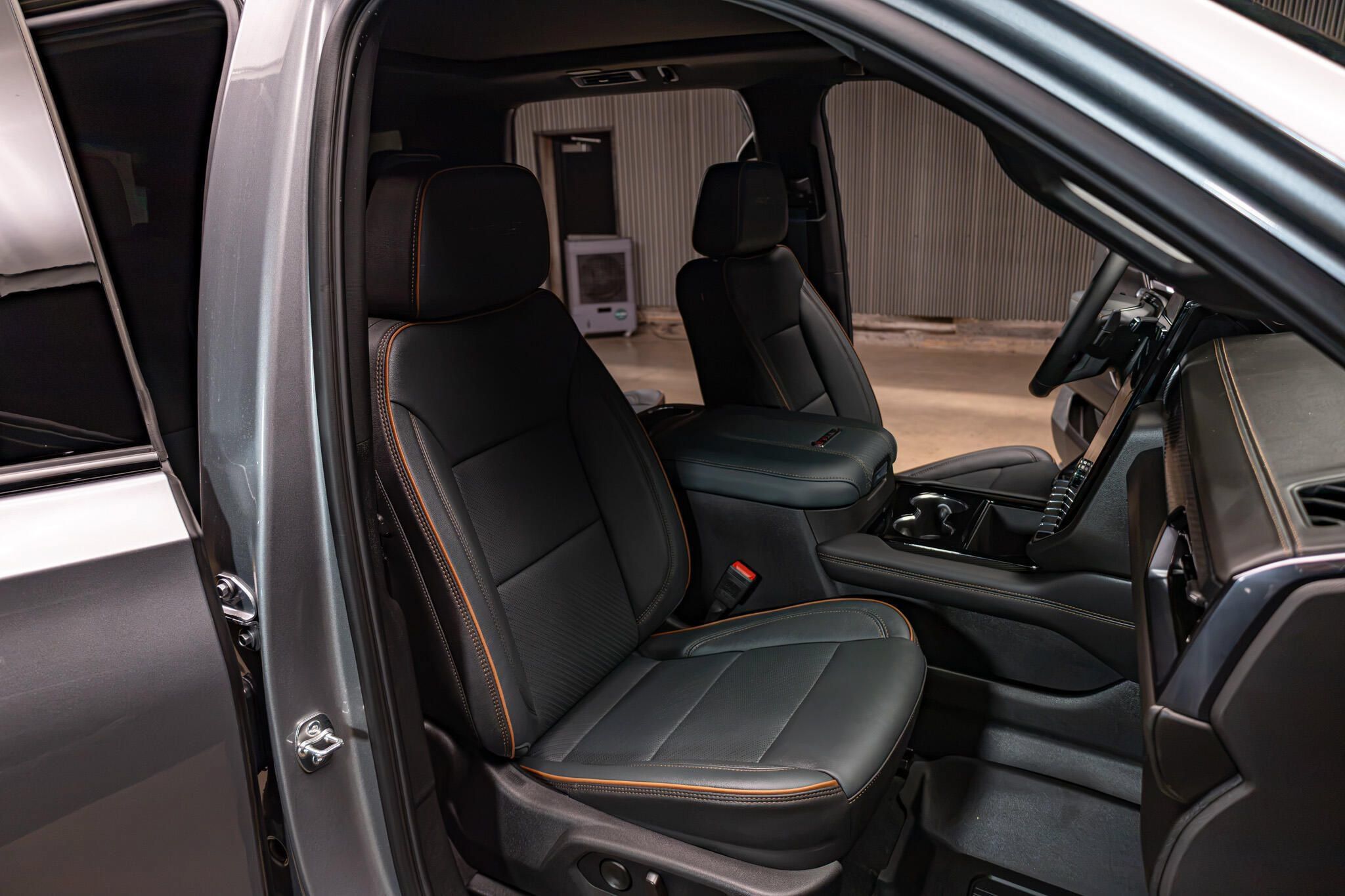 Used 2026 GMC Yukon AT4 w/ LPO, Floor Liner Package AWD/4WD image 38