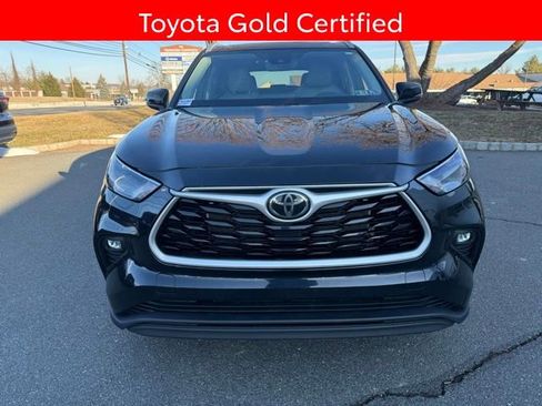 Certified 2023 Toyota Highlander XLE image 17
