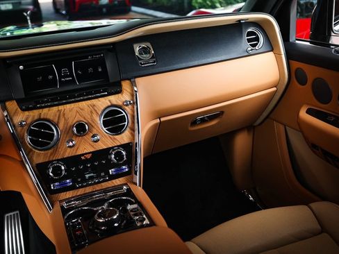 Used 2022 Rolls-Royce Cullinan AWD/4WD image 47
