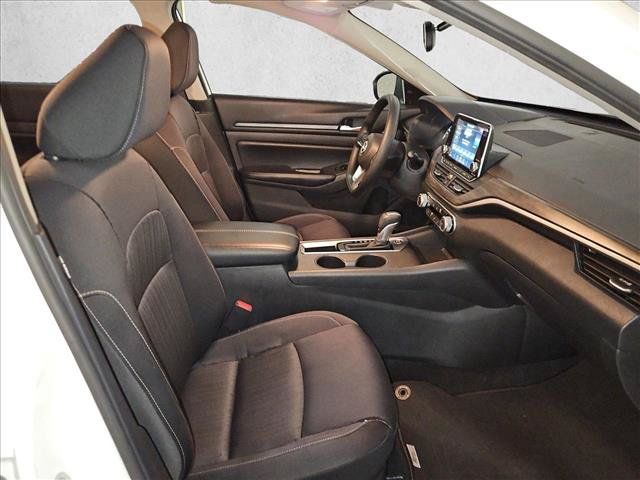 Used 2025 Nissan Altima 2.5 SV FWD image 23