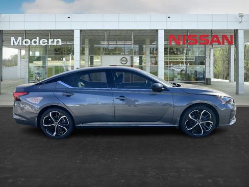 New 2025 Nissan Altima 2.5 SR image 4