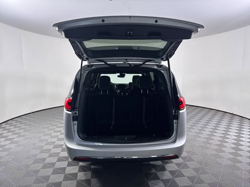 New 2026 Chrysler Pacifica Select image 28