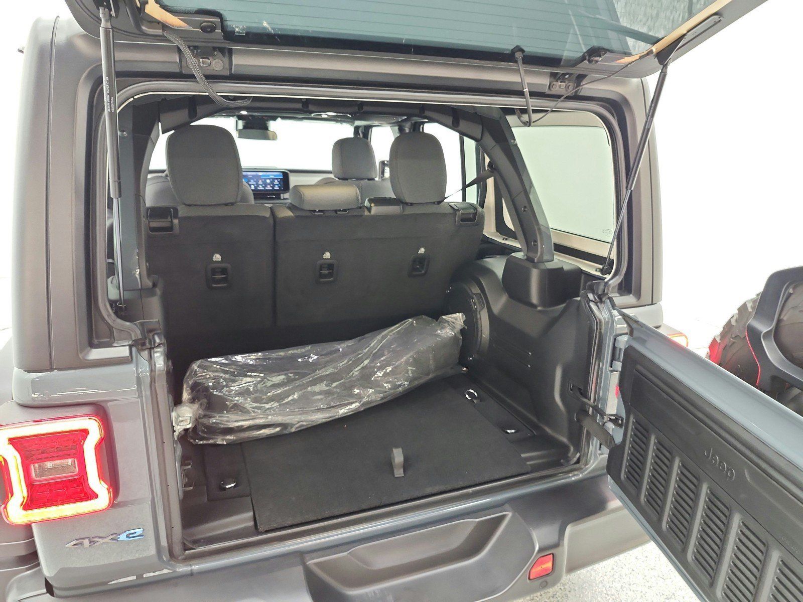 Used 2024 Jeep Wrangler Unlimited AWD/4WD image 21