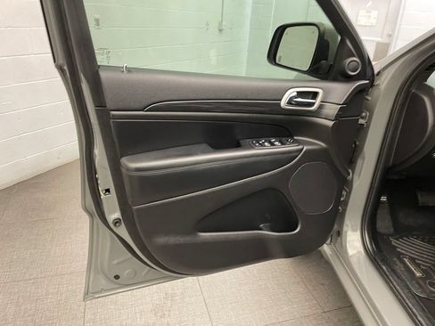 Used 2020 Jeep Grand Cherokee Altitude RWD image 22