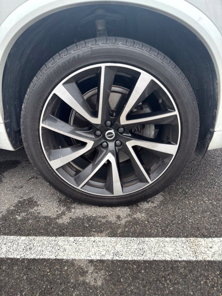 Used 2020 Volvo XC90 T6 Momentum AWD/4WD image 11