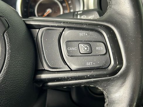 Used 2021 Jeep Gladiator Willys image 25