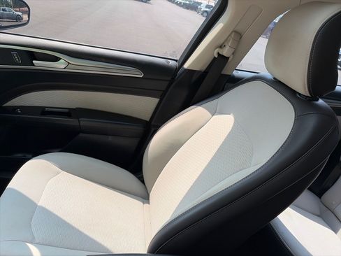 Used 2019 Ford Fusion SE w/ Equipment Group 151A FWD image 18