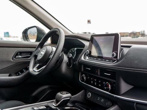 Used 2023 Nissan Rogue S image 11