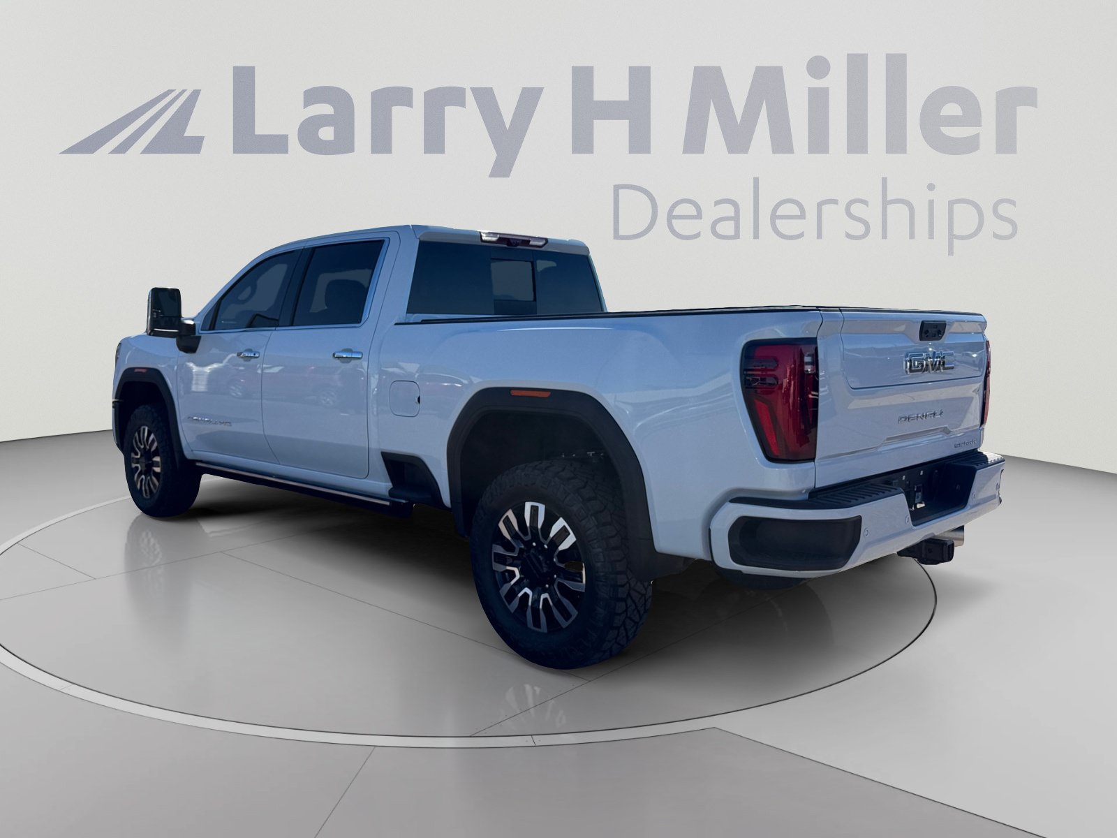 Used 2026 GMC Sierra 2500 Denali Ultimate AWD/4WD image 3