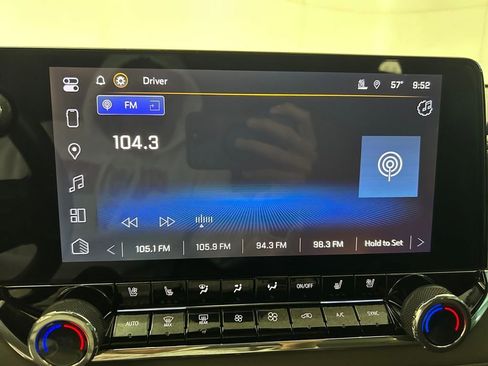 Used 2024 Chevrolet Colorado ZR2 w/ ZR2 Convenience Package III image 11