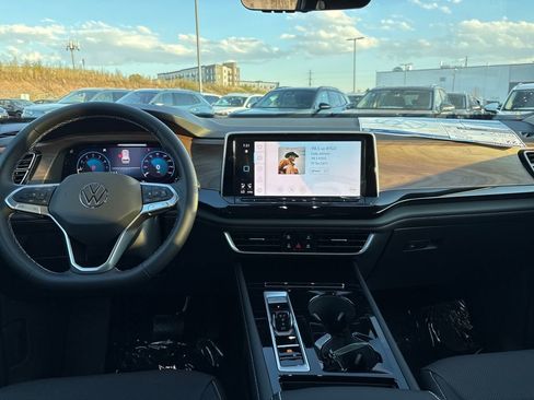 New 2026 Volkswagen Atlas SE image 12