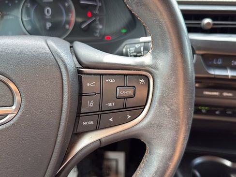 Used 2021 Lexus UX 200 w/ Premium Package FWD image 22