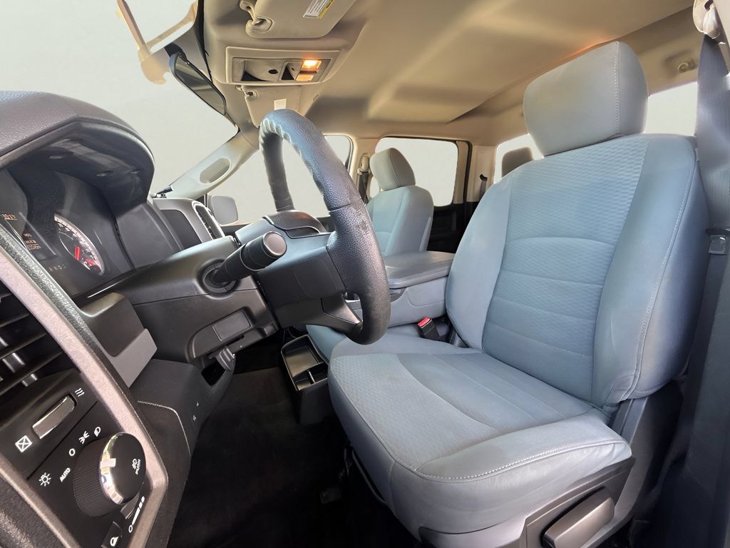 Used 2018 RAM 1500 Express RWD image 5