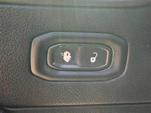 Used 2021 Jeep Wrangler Unlimited Sahara image 20