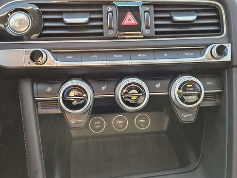 Used 2023 Genesis G70 3.3T RWD image 19