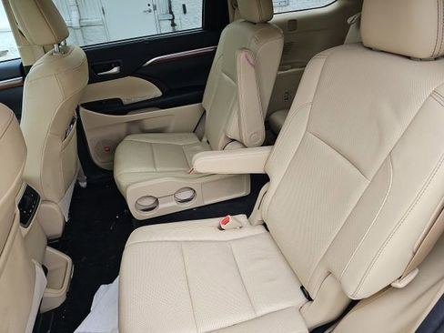Used 2017 Toyota Highlander Limited image 10