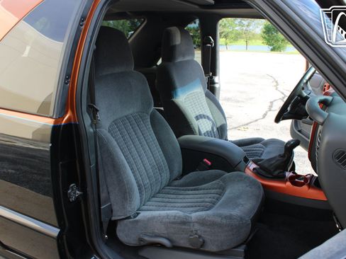 Used 2001 Chevrolet Blazer Xtreme w/ Preferred Equipment Group RWD image 16