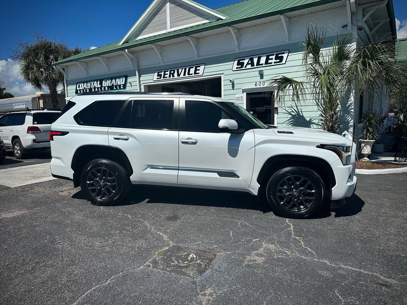 Used 2026 Toyota Sequoia Platinum AWD/4WD image 2