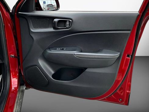 Certified 2023 Hyundai Venue Limited w/ Cargo Package FWD image 25