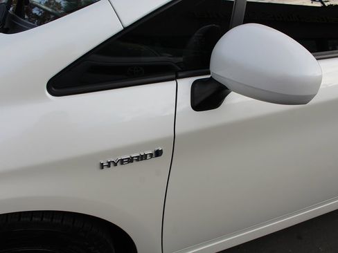 Used 2013 Toyota Prius Three image 12