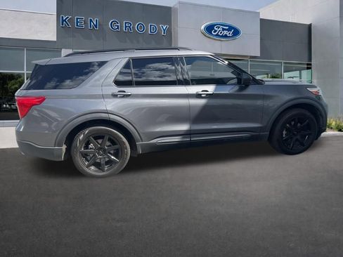 Used 2021 Ford Explorer XLT w/ Equipment Group 202A image 8