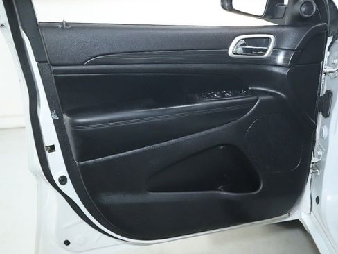 Used 2021 Jeep Grand Cherokee Laredo X AWD/4WD image 15