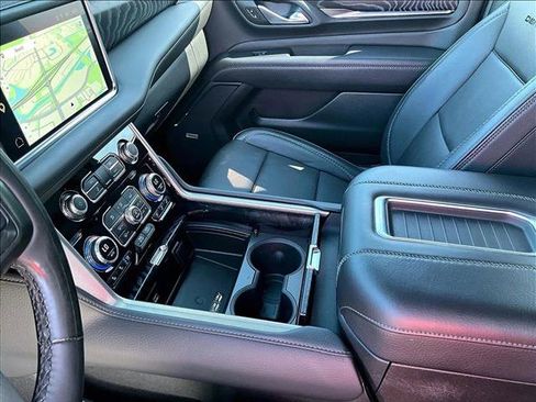 Used 2023 GMC Yukon XL Denali AWD/4WD image 15