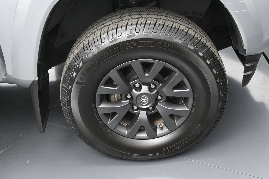 Certified 2020 Toyota Tacoma SR5 AWD/4WD image 33