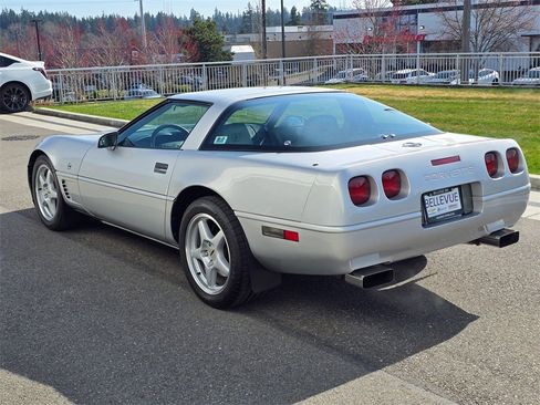 Used 1996 Chevrolet Corvette Coupe image 3