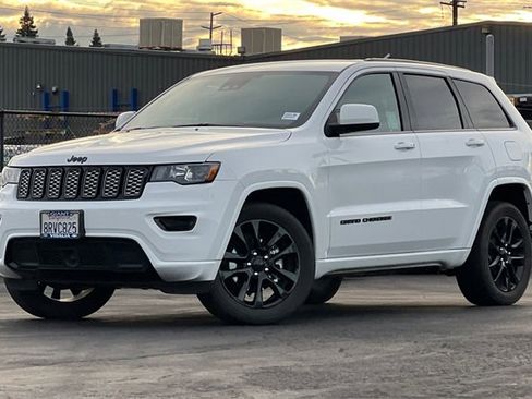 Used 2020 Jeep Grand Cherokee Altitude image 8