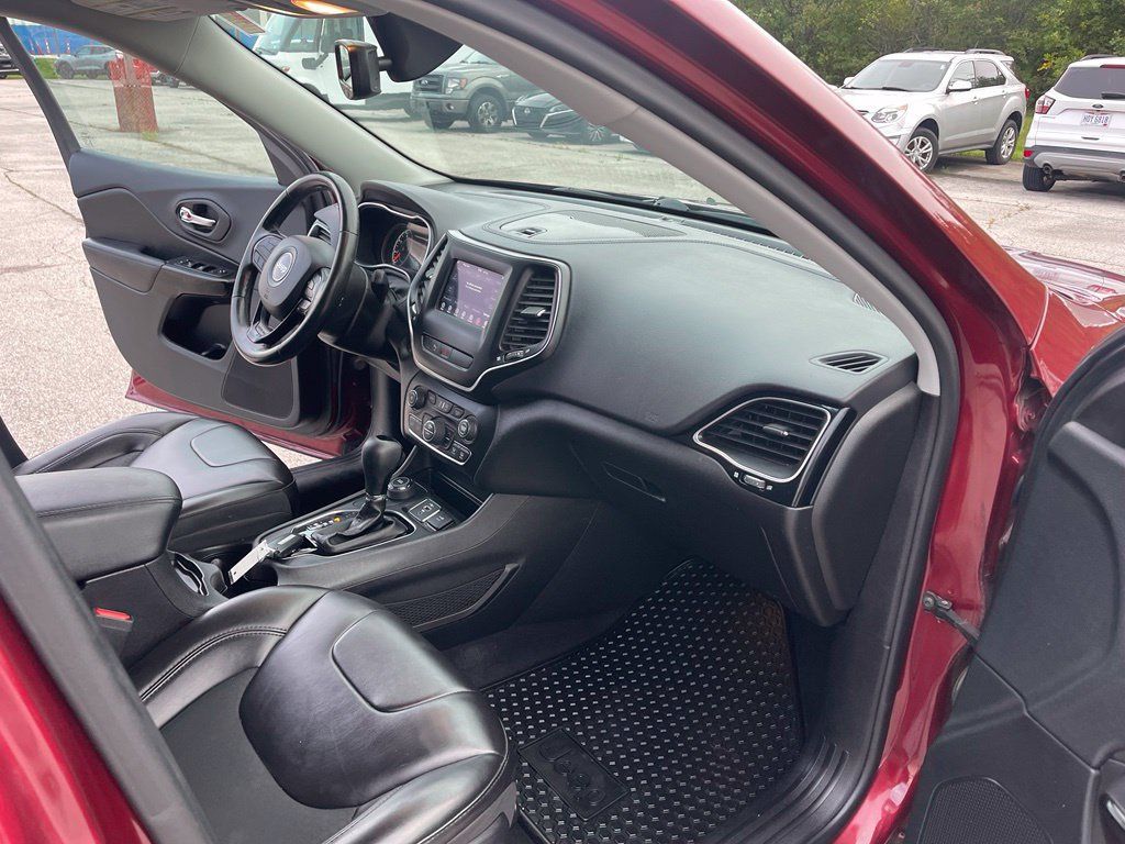 Used 2019 Jeep Cherokee Latitude Plus AWD/4WD image 19