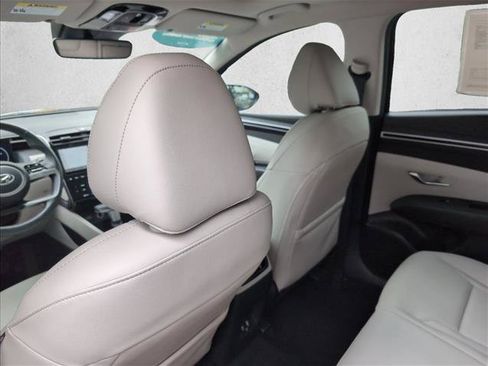 Certified 2024 Hyundai Tucson SEL w/ Convenience Package FWD image 17