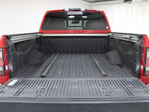 Used 2020 Nissan Titan PRO-4X w/ Pro-4x Convenience Package image 17